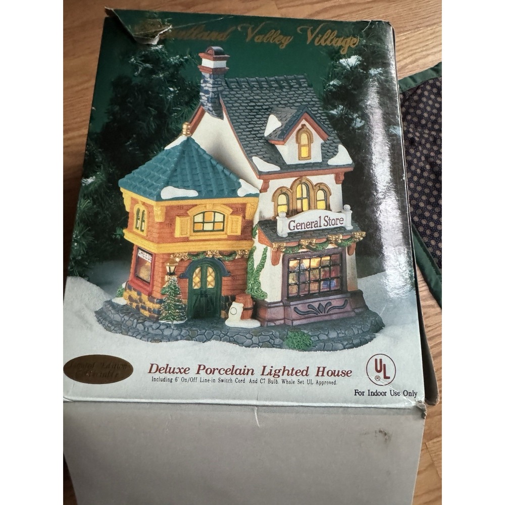 Heartland Valley Village General‎ Store Deluxe Porcelain Lighted House Vintage